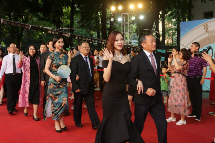 香港單雙資料免費公開,卓越解答解釋執(zhí)行_凈化版90.654