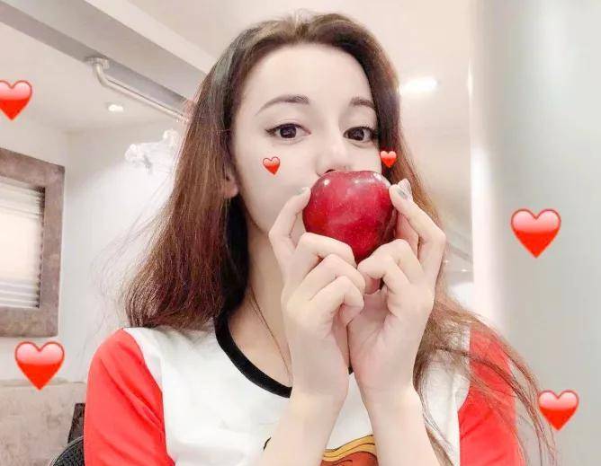 卓偉最新爆料迪麗熱巴，星光背后的故事