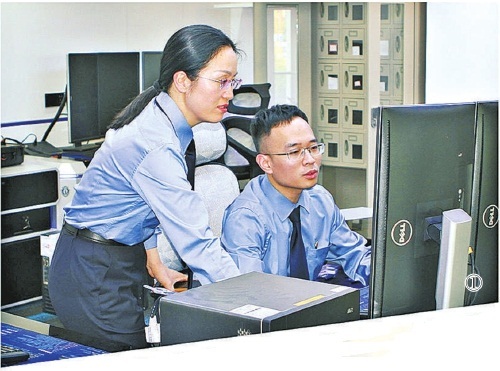 澳門王中王100的資料論壇，揭示背后的真相與風(fēng)險(xiǎn)警示