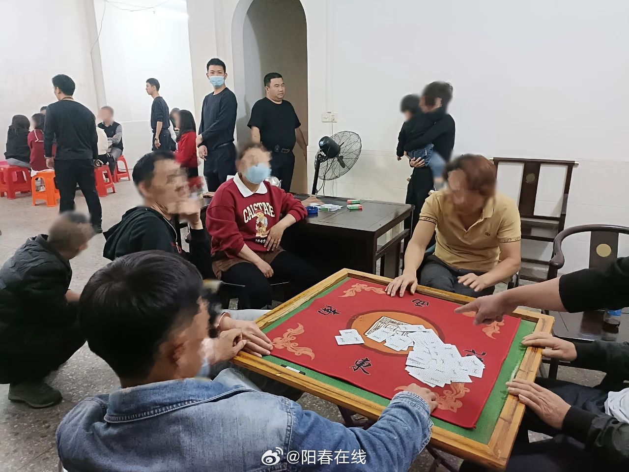 濠江論壇一肖一碼，揭示背后的違法犯罪問題