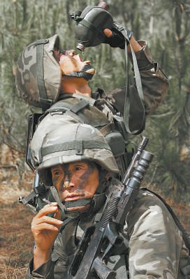 兵人突擊破解版最新，警惕背后的法律風(fēng)險(xiǎn)