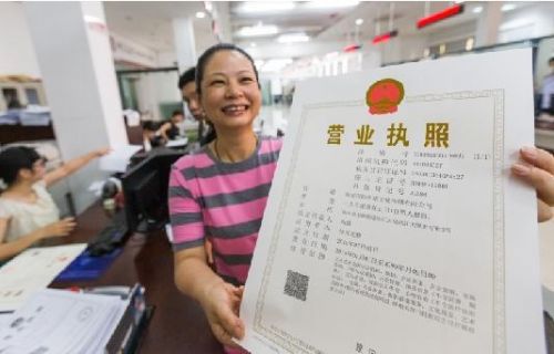 澳門一碼一肖一特一中直播，最新答案解釋與落實(shí)的探討——警惕背后的違法犯罪問題