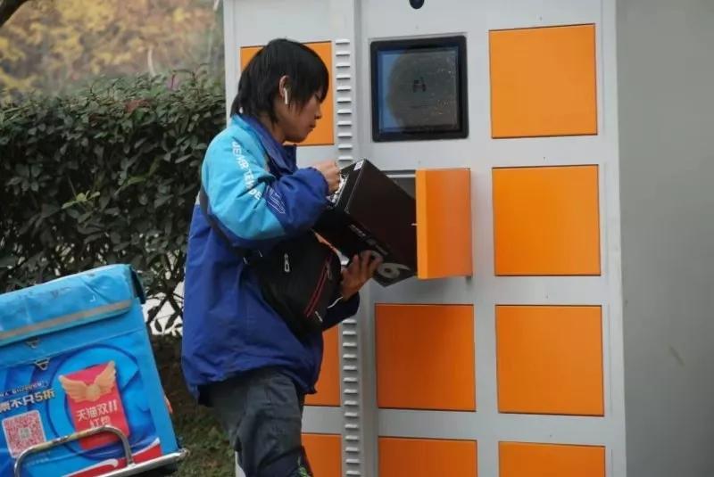 最新油電兩用電動轎車，綠色出行的革新之選