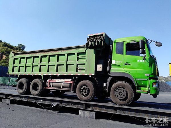 最新款進口日野自卸車，性能卓越，重塑行業(yè)標準