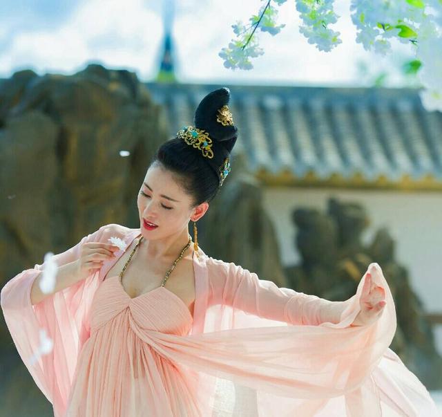 農(nóng)女太子妃最新章節(jié)——命運(yùn)交織的皇權(quán)與田園情愫